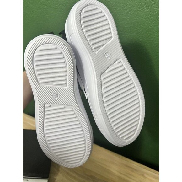 Universal Thread Black High-Top Sneakers with Canvas Upper - Picture 3 of 6